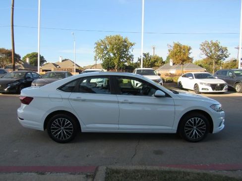 Used 2020 Volkswagen Jetta SE w/ SE Cold Weather Package image 5