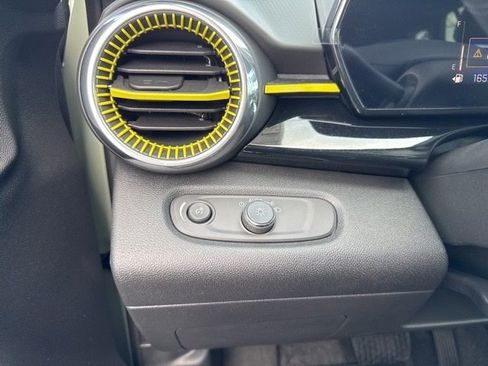 New 2026 Chevrolet Trax ACTIV w/ Sunroof Package FWD image 21