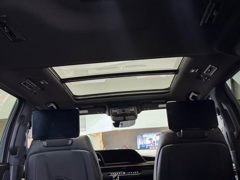 Used 2021 Cadillac Escalade ESV Sport w/ LPO, Illumination Package image 11