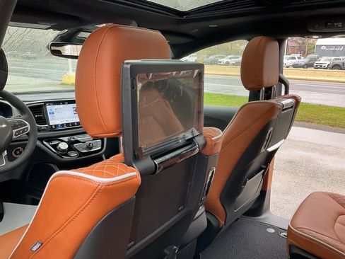 New 2026 Chrysler Pacifica Pinnacle w/ Trailer Tow Group image 27