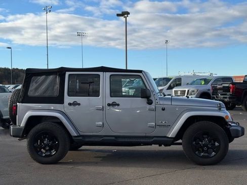 Used 2016 Jeep Wrangler Unlimited Sahara w/ Connectivity Group image 30