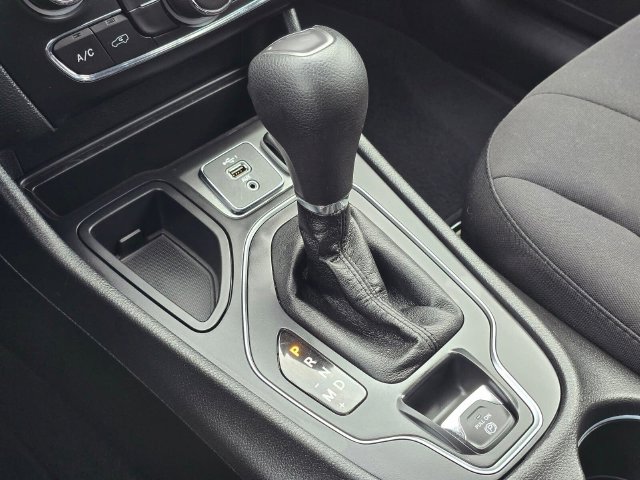 Used 2019 Jeep Cherokee Latitude w/ Popular Appearance Group FWD image 33