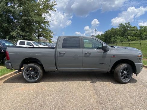 New 2026 RAM 2500 Laramie AWD/4WD image 37
