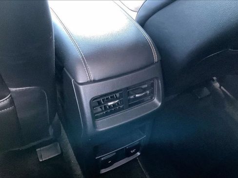 Used 2019 Ford Edge Titanium AWD/4WD image 10