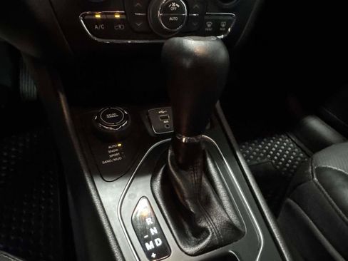 Used 2022 Jeep Cherokee Latitude Lux AWD/4WD image 25