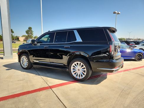 Used 2024 Cadillac Escalade Luxury RWD image 4