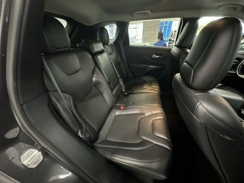 Used 2020 Jeep Cherokee Latitude Plus w/ Cold Weather Group image 28