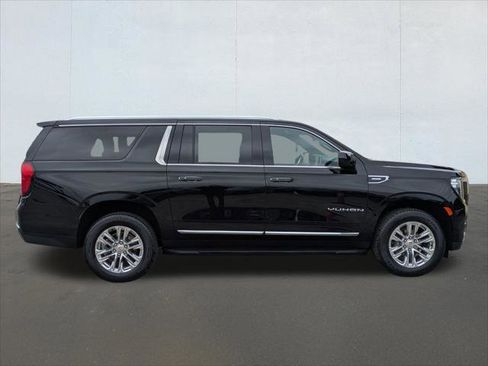 Used 2022 GMC Yukon XL SLT AWD/4WD image 6