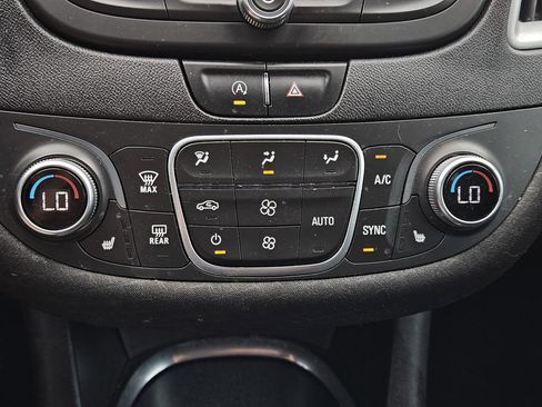 Used 2022 Chevrolet Malibu LT FWD image 15