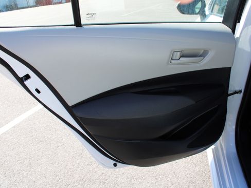 Used 2025 Toyota Corolla LE image 40