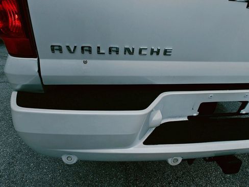 Used 2013 Chevrolet Avalanche LTZ AWD/4WD image 49