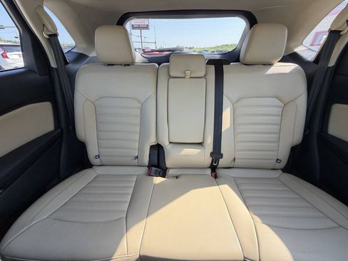 Used 2016 Ford Edge SEL w/ Equipment Group 201A AWD/4WD image 23