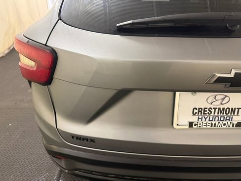 Used 2024 Chevrolet Trax RS w/ Sunroof Package image 10