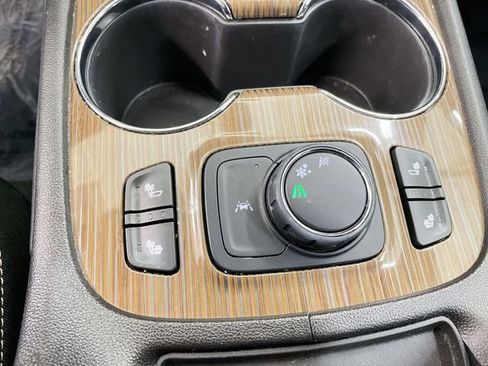 Used 2023 GMC Acadia SLE w/ Driver Convenience Package image 29