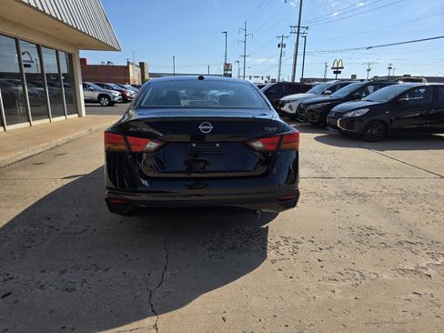 Used 2024 Nissan Altima 2.5 SV FWD image 7