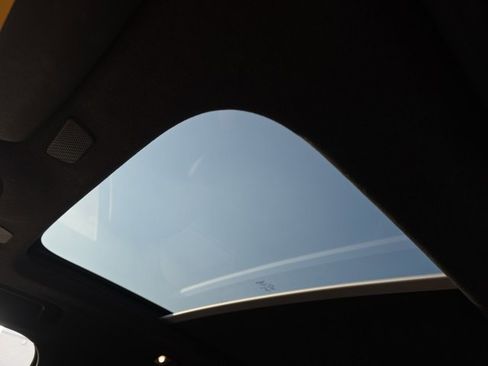 Used 2022 Volvo XC40 T5 R-Design w/ Protection Package Premier image 2