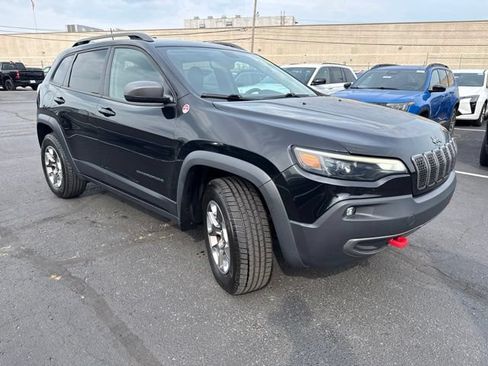 Used 2019 Jeep Cherokee Trailhawk w/ Cold Weather Group AWD/4WD image 3