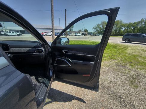 Used 2023 Kia Telluride EX w/ EX Captain's Chair Package AWD/4WD image 32