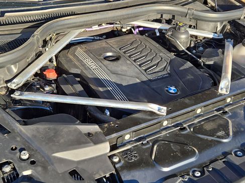 Used 2022 BMW X6 xDrive40i w/ M Sport Package image 10