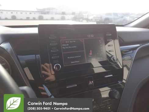 Used 2022 Toyota Camry SE image 16