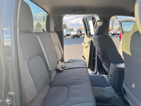 Used 2015 Nissan Frontier SV image 26