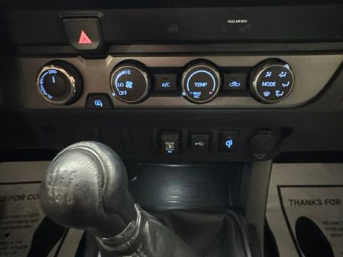 Used 2020 Toyota Tacoma TRD Off-Road w/ Blackout Package AWD/4WD image 15