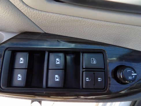 Used 2020 Toyota Sienna XLE image 10