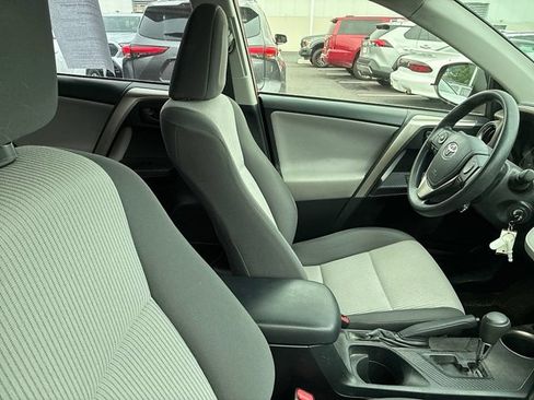 Used 2015 Toyota RAV4 LE AWD/4WD image 4