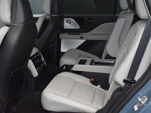 Certified 2025 Lincoln Aviator Reserve w/ Equipment Group 201A image 10