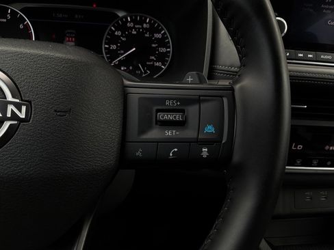 Used 2025 Nissan Rogue SV AWD/4WD image 33