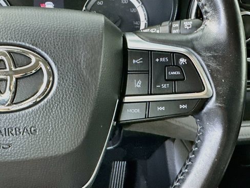 Used 2020 Toyota Highlander LE AWD/4WD image 25