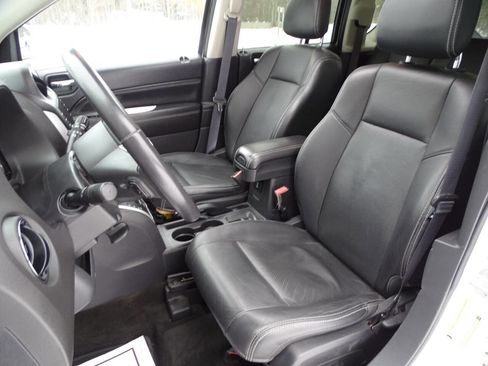 Used 2016 Jeep Compass High Altitude image 2