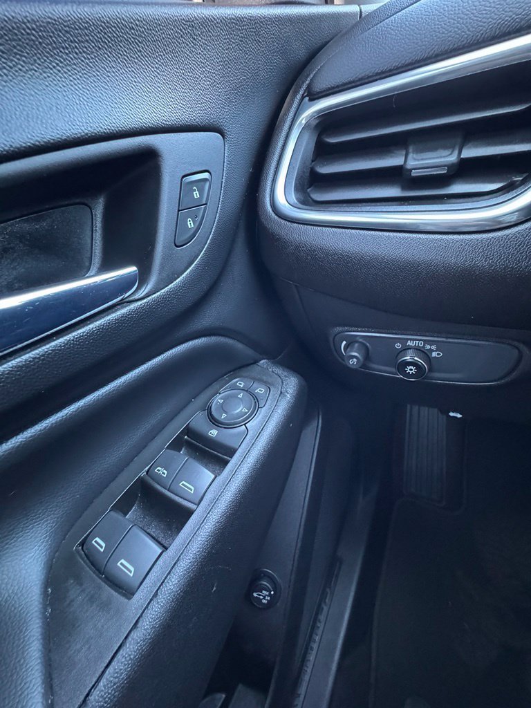 Used 2022 Chevrolet Equinox LT FWD image 16
