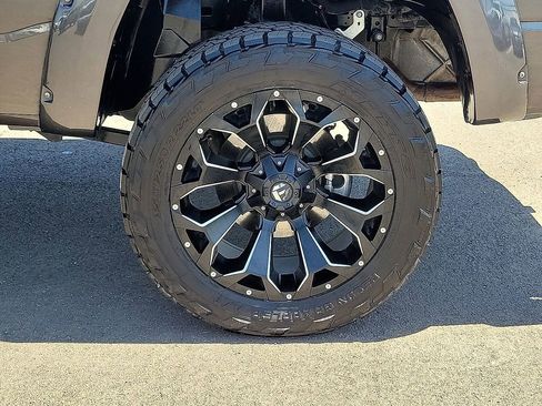 Used 2020 RAM 1500 Laramie AWD/4WD image 10