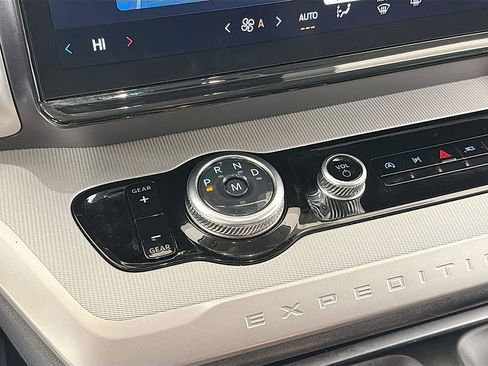 Used 2025 Ford Expedition Active image 36