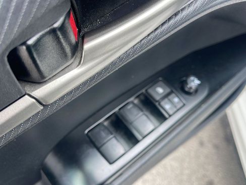 Used 2025 Toyota Camry SE image 11