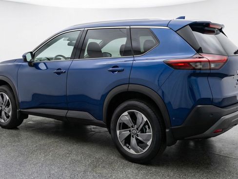 Used 2025 Nissan Rogue SV image 6