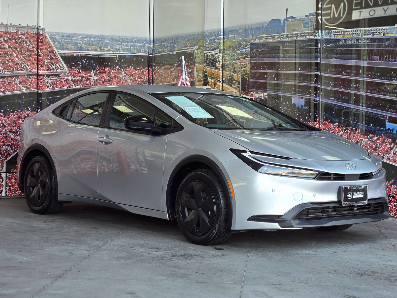 Used 2025 Toyota Prius LE FWD image 1