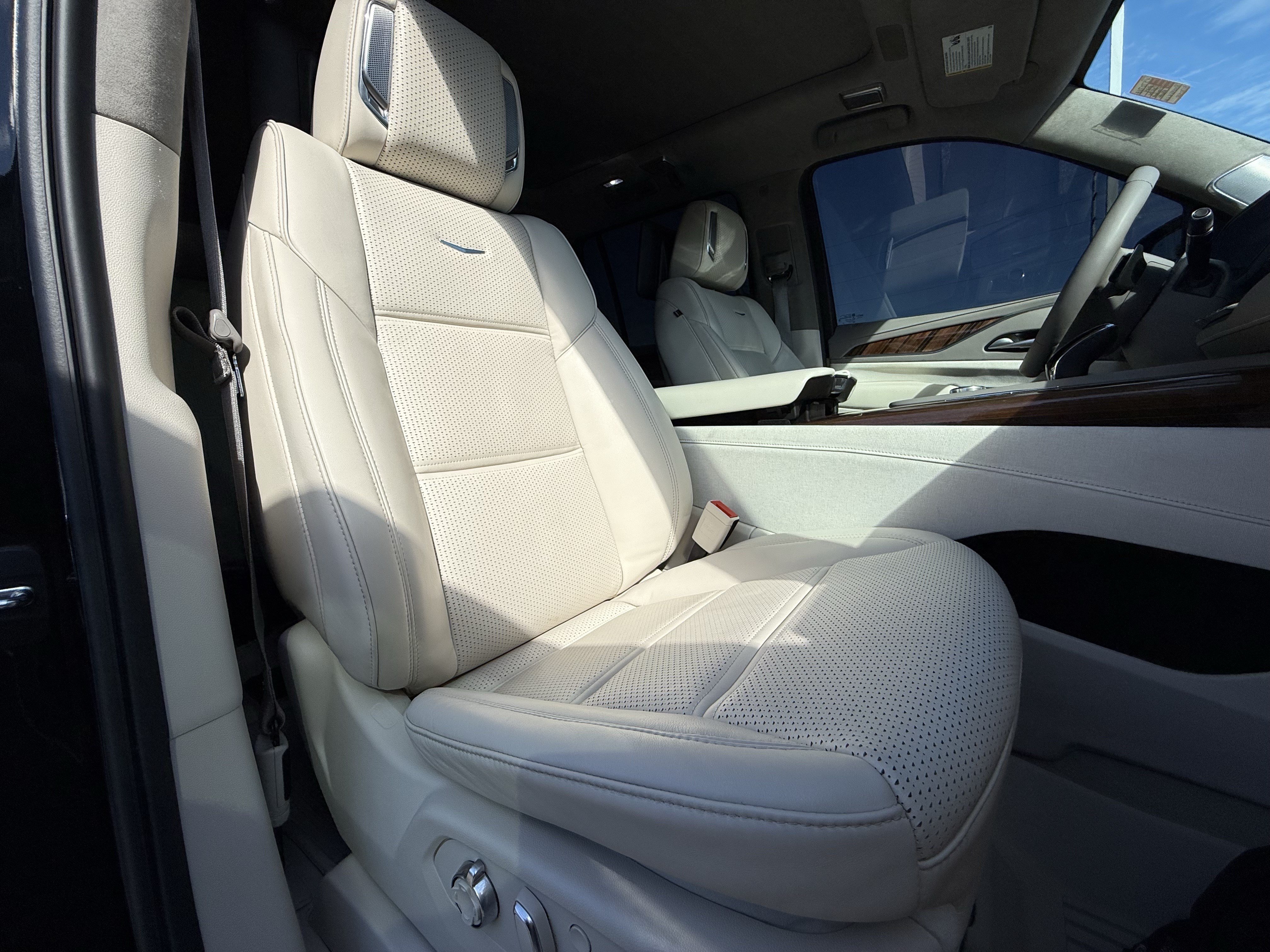 Used 2024 Cadillac Escalade Sport Platinum AWD/4WD image 37