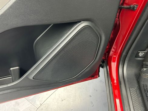 Used 2021 Ford Explorer XLT w/ Equipment Group 202A image 13