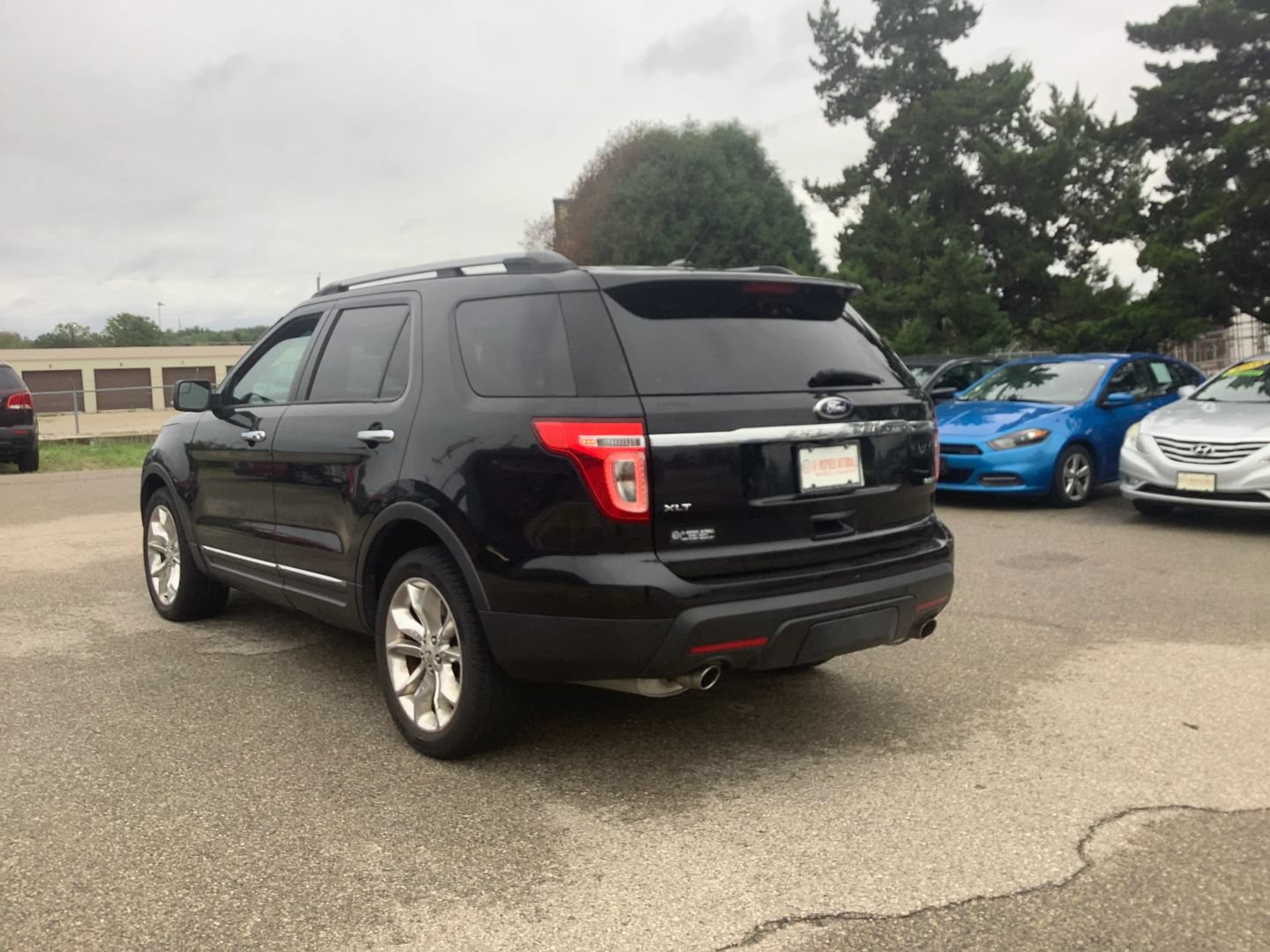 Used 2015 Ford Explorer XLT w/ Equipment Group 202A AWD/4WD image 6