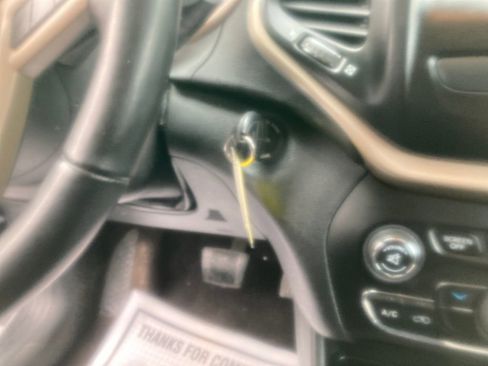 Used 2017 Jeep Cherokee Latitude image 24