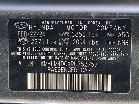Used 2024 Hyundai Elantra SEL FWD image 33