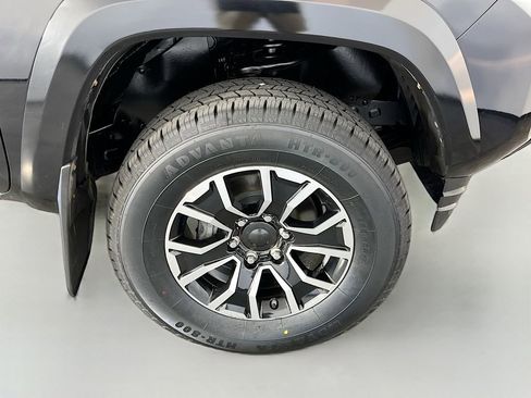 Used 2021 Toyota Tacoma TRD Sport AWD/4WD image 37