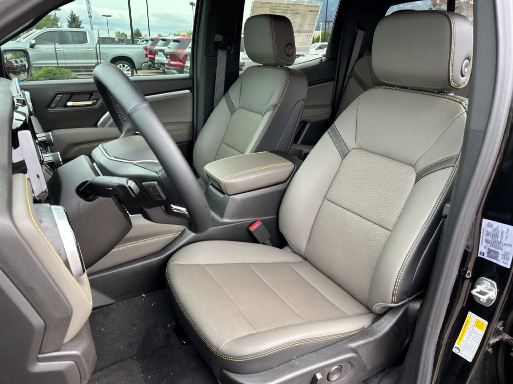 New 2026 Chevrolet Colorado ZR2 w/ Technology Package AWD/4WD image 16