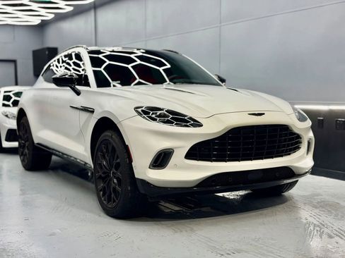 Used 2023 Aston Martin DBX image 9