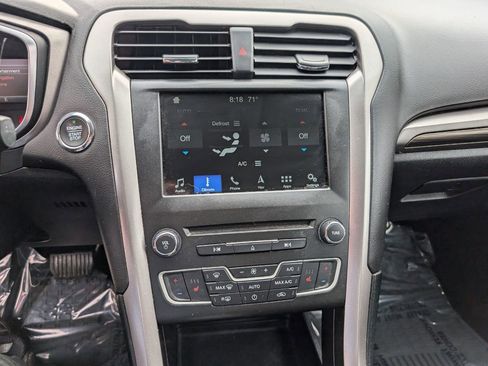 Used 2018 Ford Fusion SE w/ Fusion SE Technology Package FWD image 22