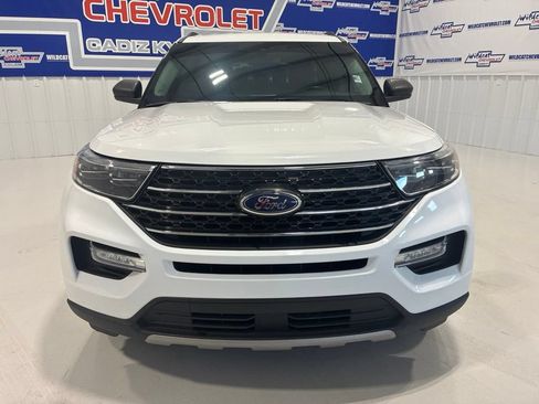 Used 2023 Ford Explorer XLT w/ Equipment Group 202A RWD image 9