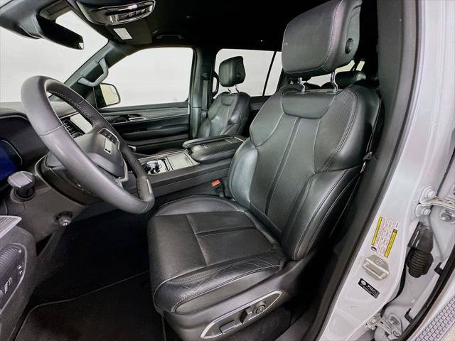 Used 2023 Jeep Wagoneer L Series II AWD/4WD image 19