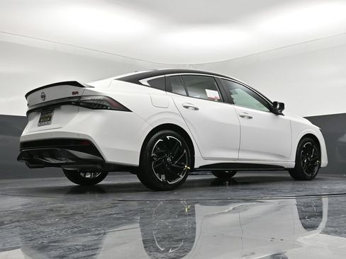 New 2026 Nissan Sentra SR w/ SR Premium Package FWD image 31